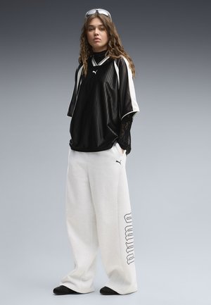 Puma, STREET GLAM SLOUCHY BEDAZZLED PANTS FL - Verryttelyhousut - white glow heather