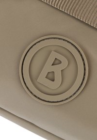 Thumbnail Image 5