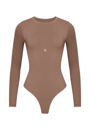Bruine nauwsluitende bodysuit met lange mouwen, ronde halslijn en klein wit logo op de borst, naadloos design en hoog uitgesneden pijpen.