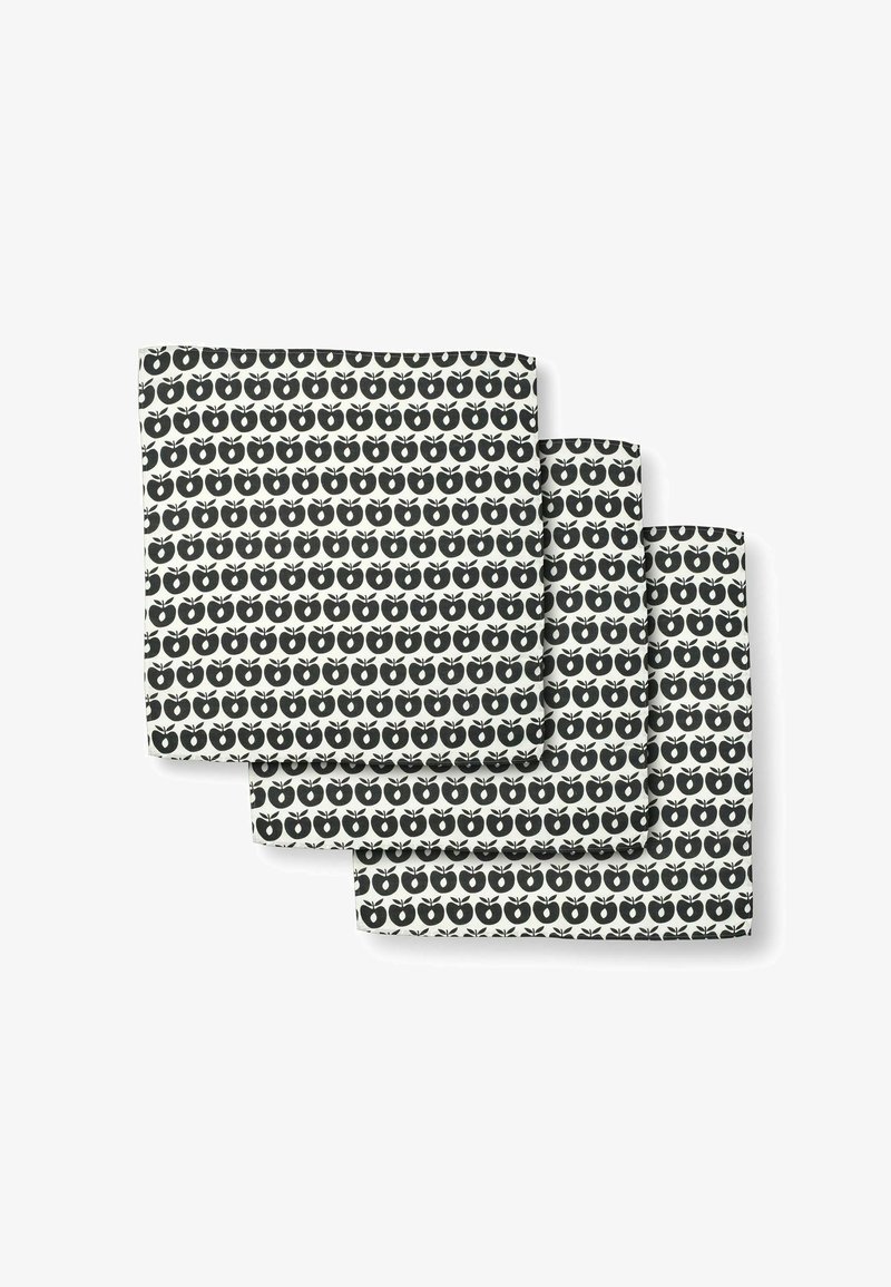 Katoenen servetten met een herhalend zwart appelpatroon op een crème achtergrond; de randen zijn keurig afgebiesd, drie stuks gestapeld.