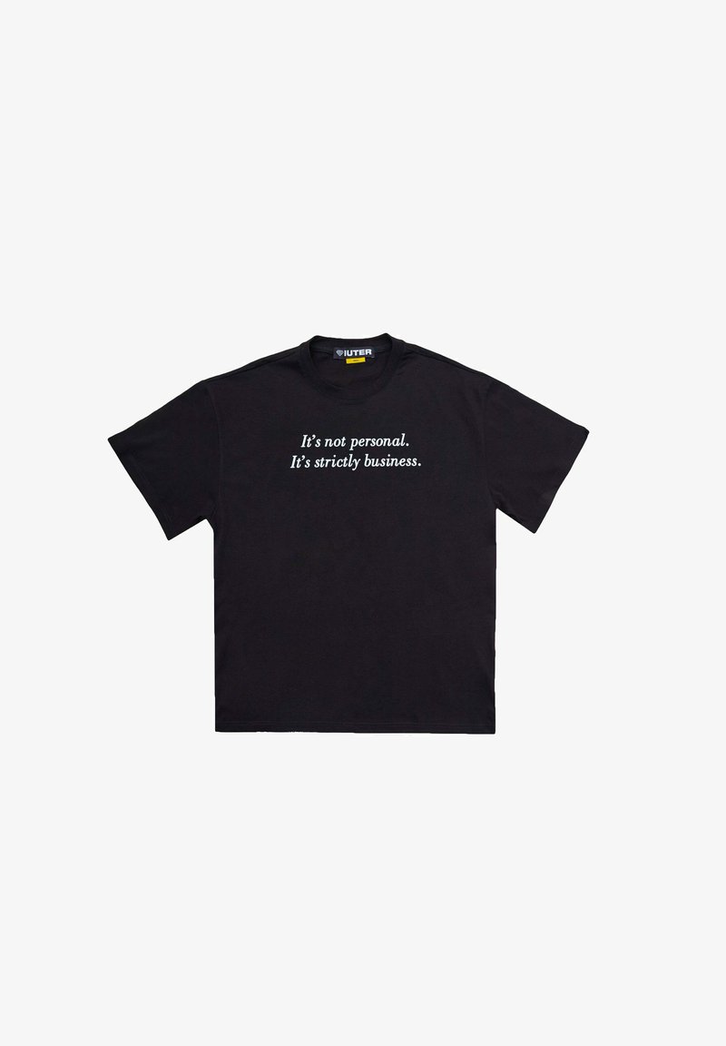 T-shirt in cotone nero con maniche corte e colletto tondo. Presenta del testo bianco sulla parte anteriore che recita: "Non è personale. È solo affari."