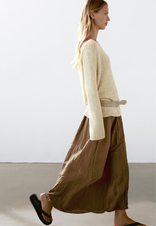 WITH ELASTICATED WAISTBAND  - Pleated skirt - camel4