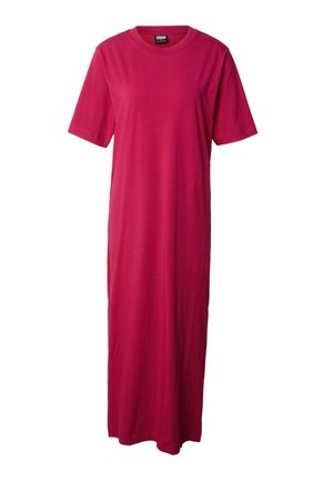 Robe longue, simple, en coton rouge avec manches courtes et encolure ronde, présentée sur fond blanc.