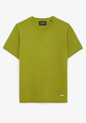 Trui met korte mouwen en ronde hals in olijfgroene wol met geribde randen en een klein zwart label vlak bij de zoom.