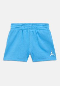 Μπλε βαμβακερό σορτς με ελαστική μέση και πλαϊνές τσέπες. Διαθέτει λευκό λογότυπο Jumpman στο κάτω δεξί μέρος. Ομαλή υφή.