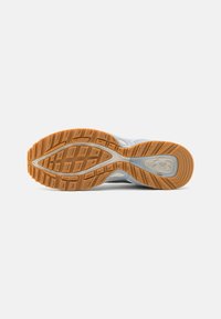 Under Armour APPARITION - Sneaker low - metallic silver/mod gray