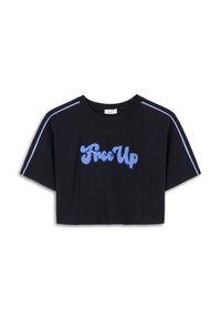 Zwarte cropped t-shirt van katoen, met blauwe glinsterende tekst "Pick Up" en lichtblauwe zijstrepen op de korte mouwen.
