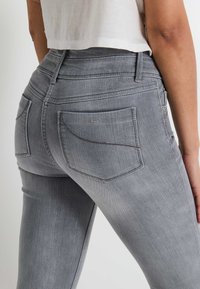 Grain de Malice RACCOURCI HANOI - Vaqueros pitillo - grey