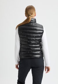 Röhnisch AIRLITE GOLF PADDED - Väst - black