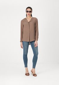 ONLY ONLTIANA LIFE LOOSE  - Camicetta - brown lentil