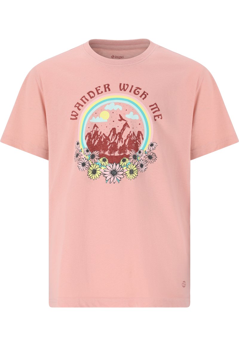 Lyserød bomulds t-shirt med rund halsudskæring, prydet med et grafisk design af bjerge, en regnbue og blomster, med teksten "Wander With Me."
