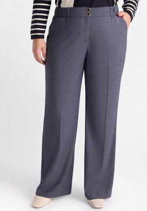 Wijdvallende broek in donkergrijs met een gestructureerde afwerking. Voorzien van een goudkleurige dubbele knoopsluiting en zijzakken.