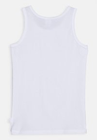 Vit bomulls t-shirt, ärmlös design, rund halsringning, mjuk textur och rak skärning med en liten sidetikett.