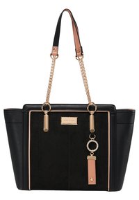 Mustat tekstuurilla varustettu kassi, jossa on kultaketju ja nahkakahvat; varustettu kultaisilla yksityiskohdilla, brändilogoilla ja koristeellisilla avainketjun yksityiskohdilla.