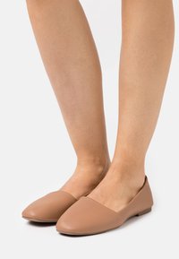 Call it Spring SAMANTHA - Sapatos sem atacadores - beige