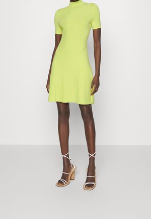 Stickad klänning - yellow