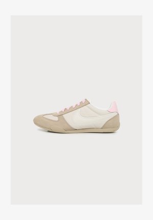Nike Sportswear, SPRINT SISTER - Sneaker low - linen/light orewood brown/sail/pink foam