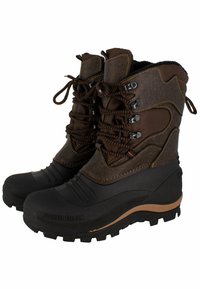 Stivali invernali marroni con parte superiore impermeabile, pelle testurizzata e suole in gomma. Presentano occhielli in metallo, lacci spessi e colletto imbottito.