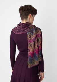Ivko Bufanda - plum