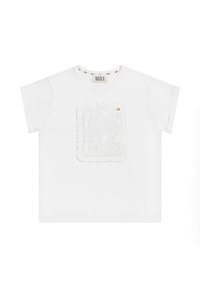 Biała bawełniana koszulka z krótkim rękawem z teksturowaną, haftowaną naszywką z falbankami na krawędziach oraz małym guzikem akcentującym. Casualowy krój.