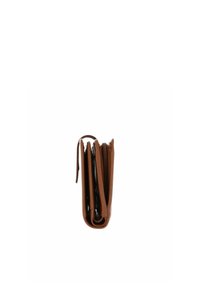 Portefeuille compact en cuir marron plié fermé, montrant une vue latérale avec fermeture éclair et plusieurs compartiments.