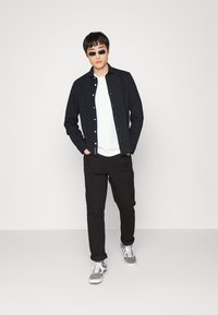 Marc O'Polo SPREAD COLLAR LONG SLEEVE SHAPED FIT WITHOUT BACKDARTS - Camisa - phantom fear