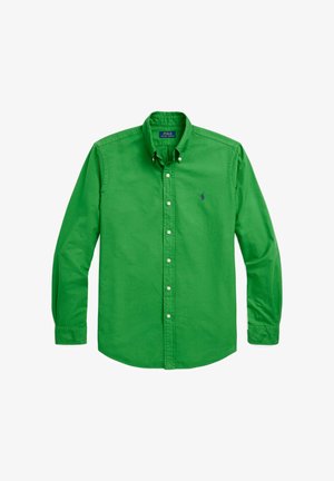 Chemise verte pour homme à manches longues, boutonnée sur le devant, avec col boutonné et petit logo brodé sur le côté gauche de la poitrine.