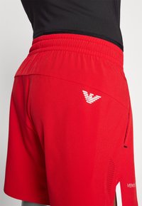 EA7 Emporio Armani SHORTS - Calções desportivos - racing red