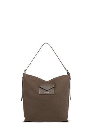 Borsa a spalla in canvas marrone con una parte superiore a forma di V, una piccola tasca frontale e una sottile tracolla. Include una chiusura con zip e dettagli testurizzati.