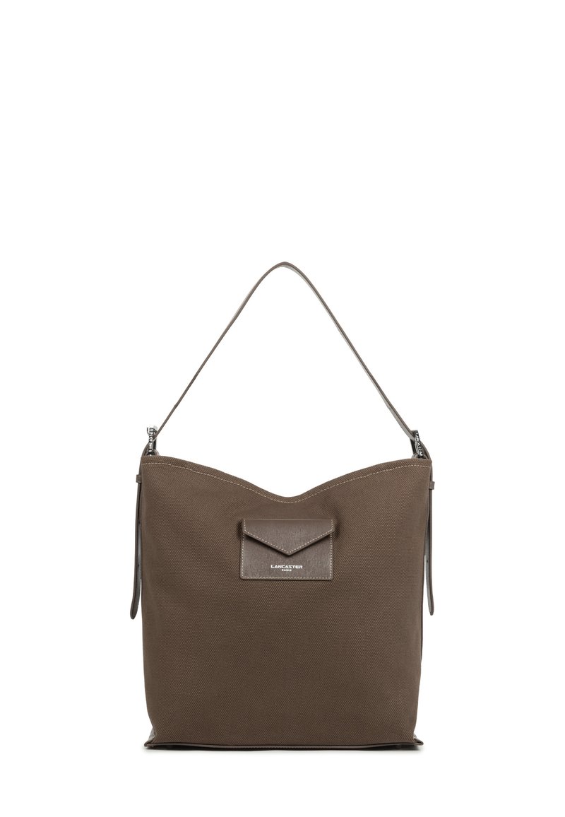 Borsa a spalla in canvas marrone con una parte superiore a forma di V, una piccola tasca frontale e una sottile tracolla. Include una chiusura con zip e dettagli testurizzati.