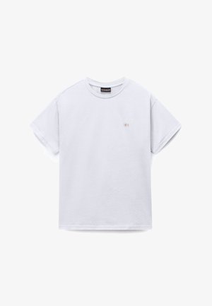 Schlichtes weißes T-Shirt aus Baumwolle mit kurzen Ärmeln, rundem Halsausschnitt und kleinem rechteckigem Flaggenemblem auf der linken Brust.