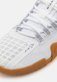 Under Armour REIGN 6 - Training shoe - white/distant gray/downpour gray