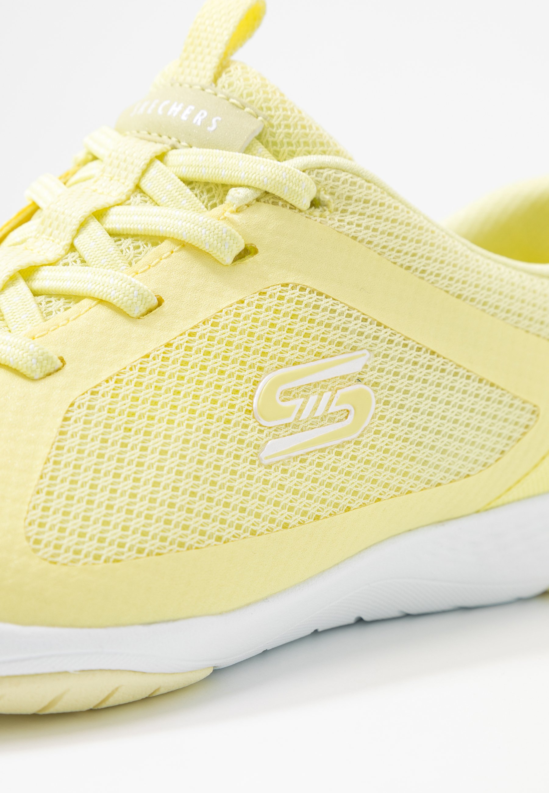 skechers lolow trainers