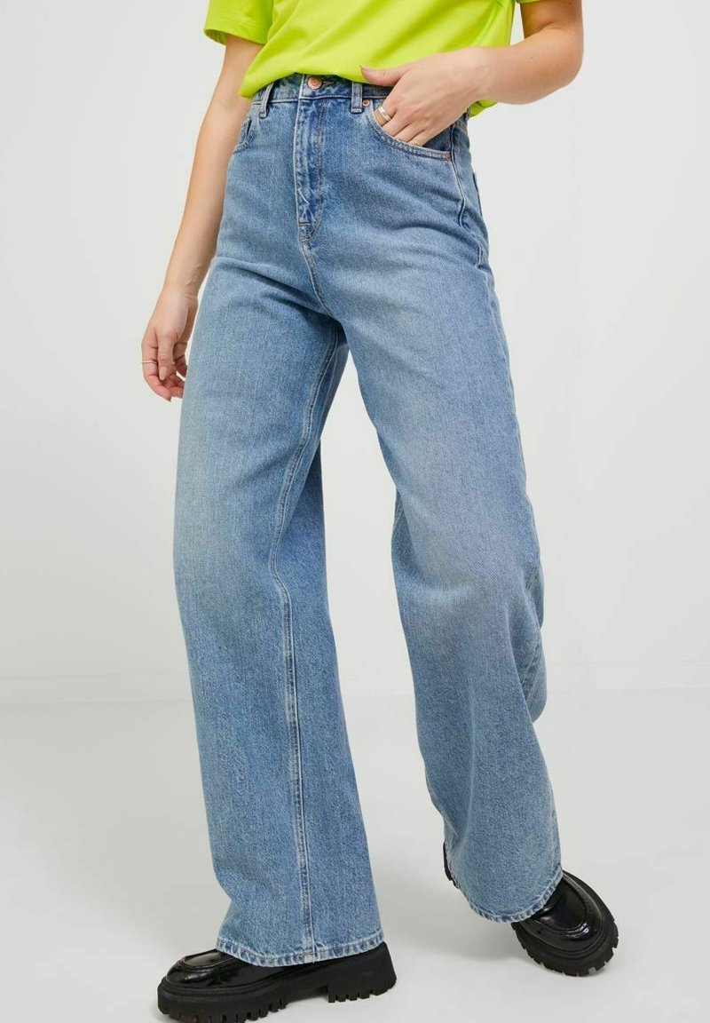 JJXX - JXTOKYO - Jeans a zampa - light blue denim, Ingrandire