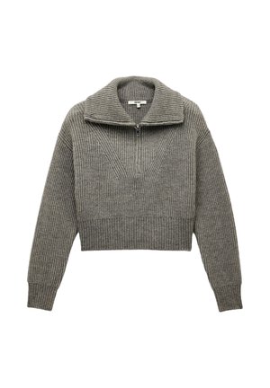 Grauer, kurz geschnittener Pullover mit großem geripptem Kragen, halbzipper Vorderseite und vertikaler Rippstruktur. Hat lange, leicht taillierte Ärmel.