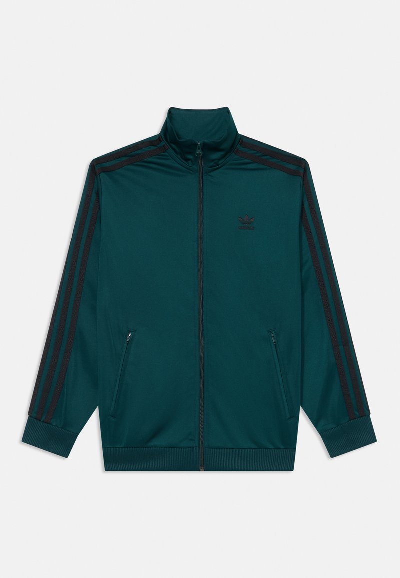 Casaco azul-turquesa com fecho zip, gola alta, design preto de três riscas nos ombros, dois bolsos laterais, punhos e barra canelados, e logótipo discreto.