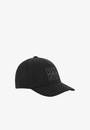 Casquette de baseball noire en tissu ; possède une visière courbée et un logo "DKNY" brodé en blanc à l'avant. Sangle ajustable à l'arrière.