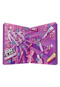 Calendrier de l'Avent coloré avec un fond rose mettant en vedette une boule à facettes, un ours en peluche, divers produits de maquillage et des portes numérotées.