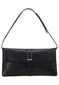 Černá kožená kabelka s texturovaným hadím vzorem, obdélníkového tvaru, s klopovým zapínáním a jedním nastavitelným ramenním popruhem.