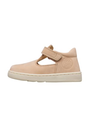 Scarpa beige per bambini con cinturino a T e chiusura a strappo, suola in gomma e logo circolare in rilievo sul lato del tallone.