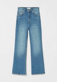 Modré denimové džíny s vysokým pasem a rozšířenými nohavicemi s efektem opotřebení. Obsahují dvě přední kapsy, zapínání na knoflík a rovný střih v dolní části.