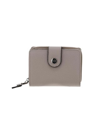Portefeuille compact en cuir beige avec patte de fermeture à pression et compartiment à monnaie zippé sur le côté.