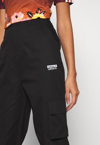 adidas Originals Cargobyxor - black