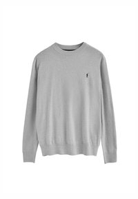 Maglione grigio in morbido tessuto, con scollo rotondo, maniche lunghe e un piccolo logo nero sul lato sinistro del petto. Polsini e orlo a coste.