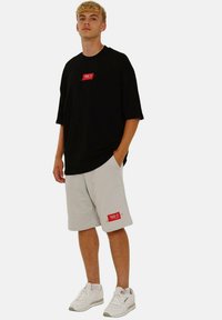 Picaldi EMPHASIZE - Shorts - painted grey