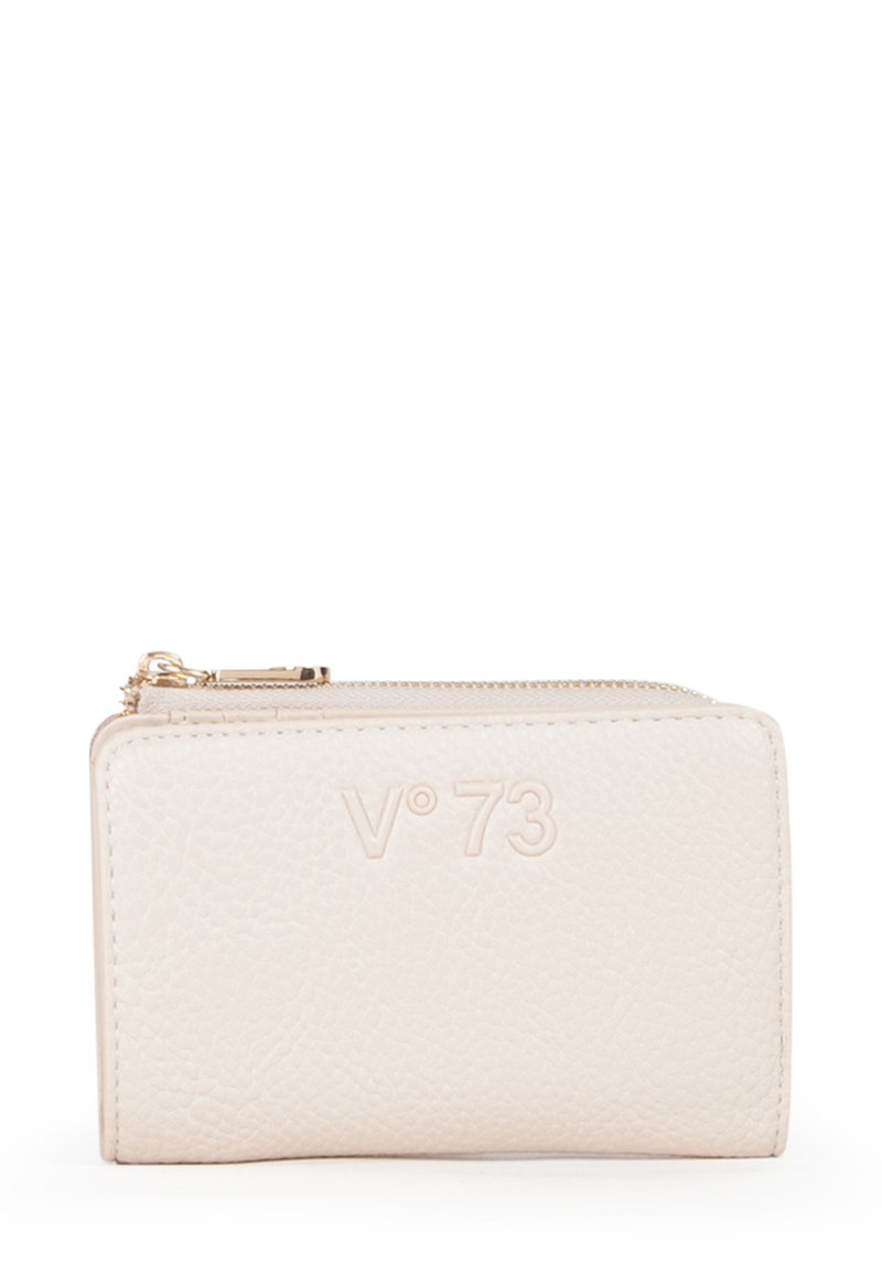 Portafoglio in pelle color crema con logo in rilievo, chiusura con cerniera e esterno terrazzo. Forma rettangolare con bordi arrotondati e dettagli in metallo dorato.