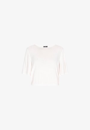 Biały, krótki t-shirt z krótkimi, rozszerzającymi się rękawami i okrągłym dekoltem. Wykonany z lekkiej tkaniny o gładkiej fakturze.