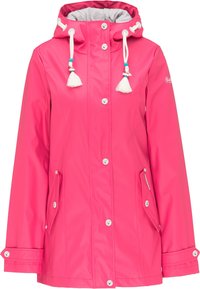 Giacca impermeabile rosa con cappuccio regolabile tramite cordino, bottoni a pressione argentati e due tasche laterali. Presenta un interno grigio con texture e dettagli con frange.
