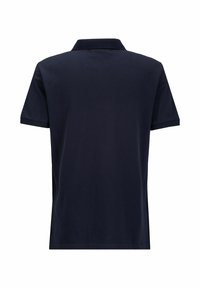 Donkerblauwe polo shirt van katoen, met een klassieke kraag en korte mouwen, met een schone, gladde textuur en zonder zichtbare patronen.