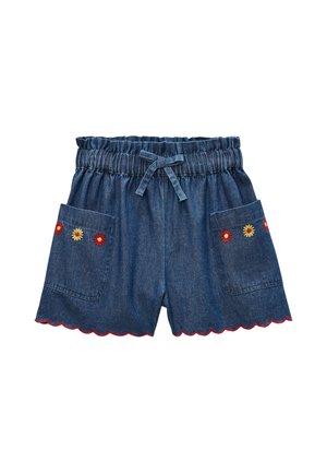 Shorts en denim à taille élastique avec cordon, poches avant décorées d'une broderie de fleurs rouges et jaunes, et ourlet festonné à couture rouge.